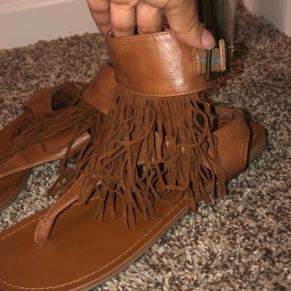 Fringed sandals - Picture 2 of 3